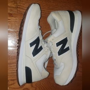 New Balance 574 size 8 cream color w/ black trim gently used condition w/out box